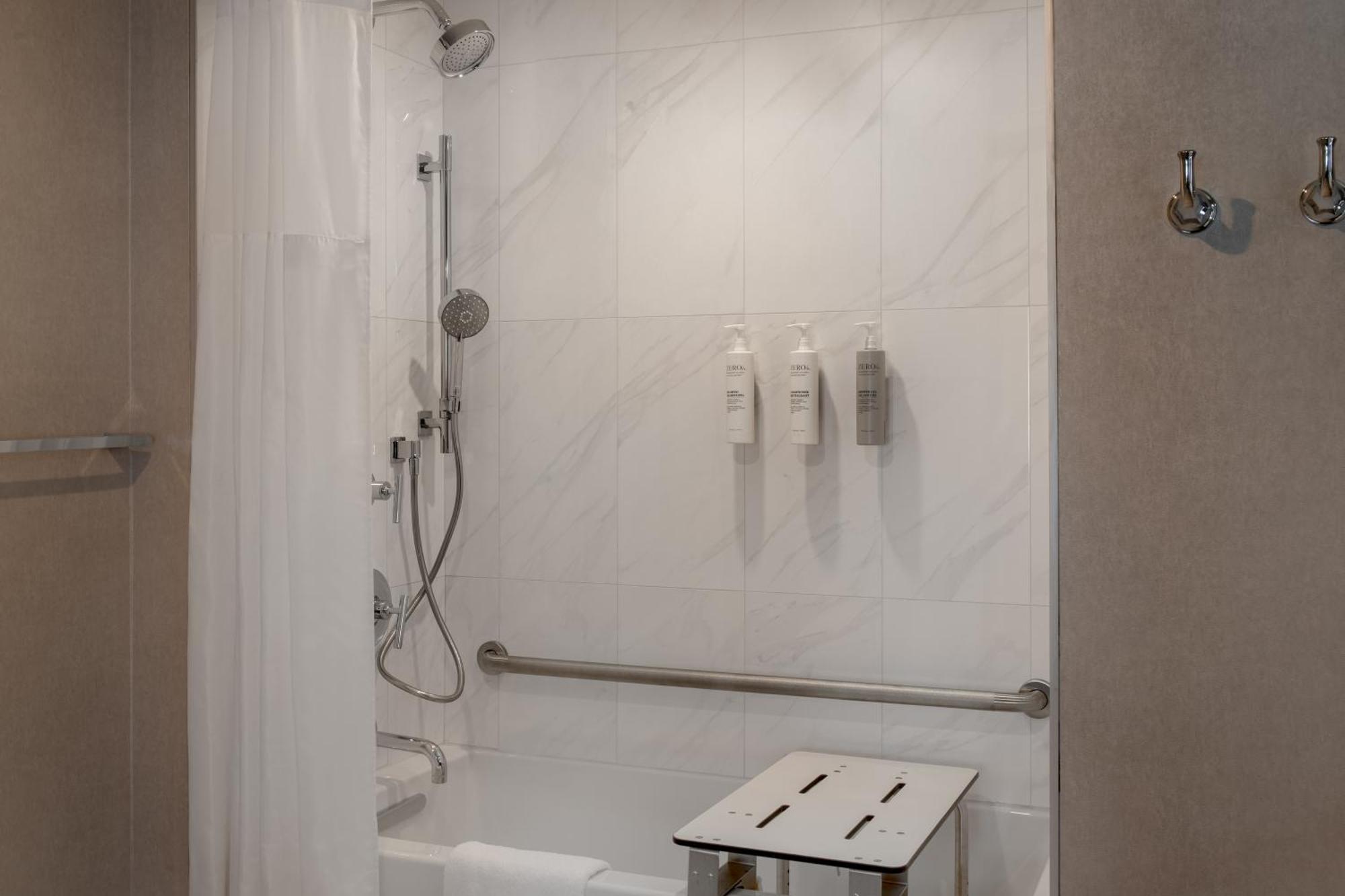 Hampton Inn By Hilton Winnipeg Downtown Екстер'єр фото