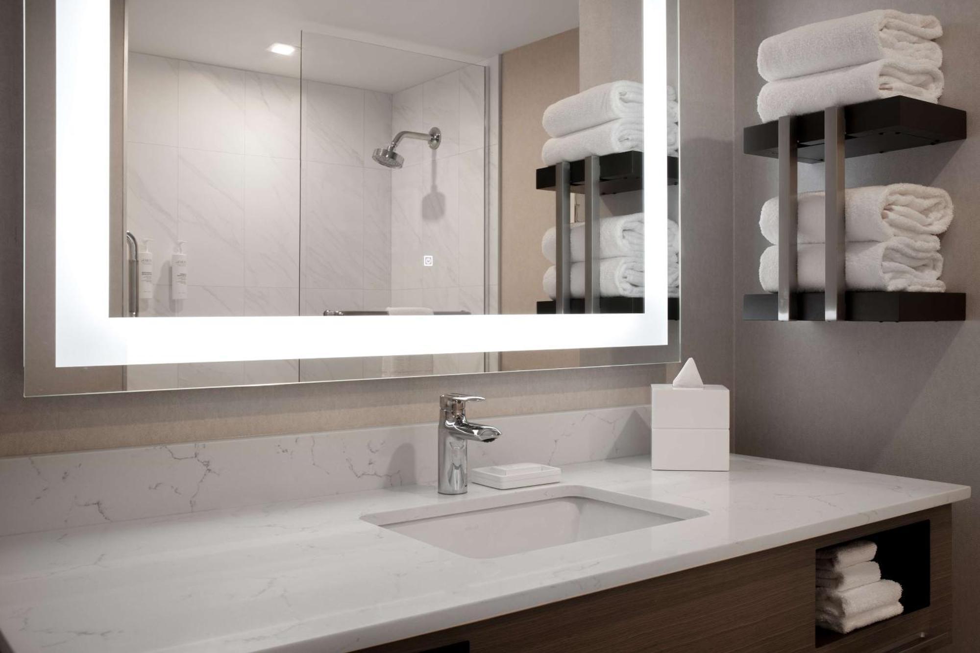 Hampton Inn By Hilton Winnipeg Downtown Екстер'єр фото