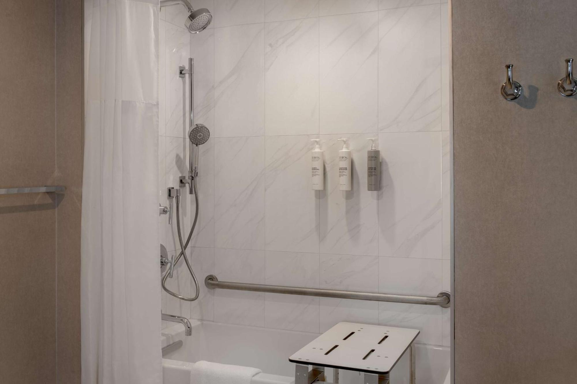 Hampton Inn By Hilton Winnipeg Downtown Екстер'єр фото
