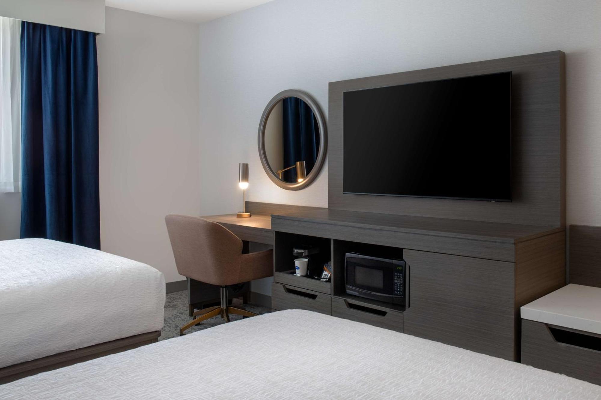 Hampton Inn By Hilton Winnipeg Downtown Екстер'єр фото