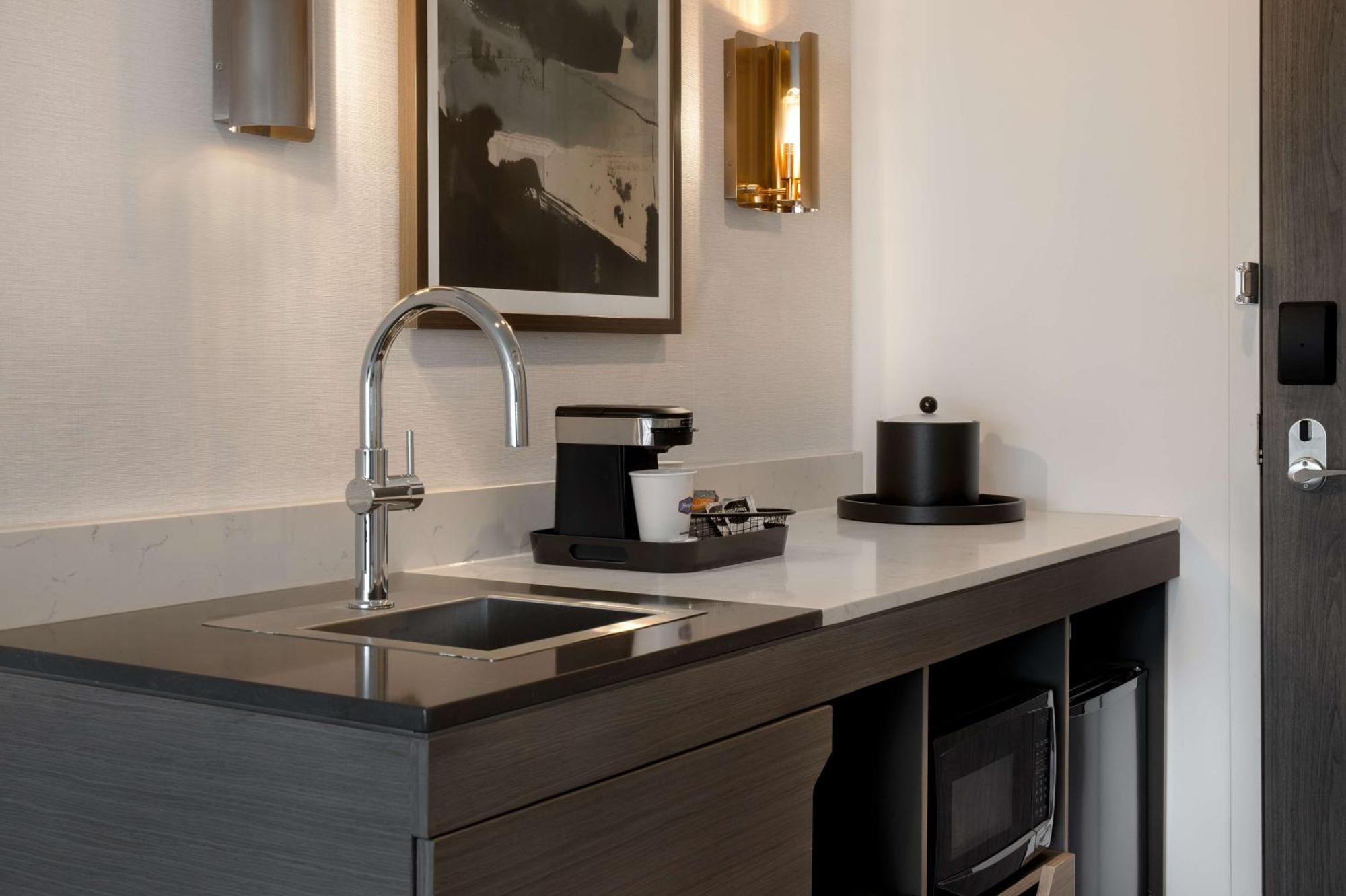 Hampton Inn By Hilton Winnipeg Downtown Екстер'єр фото