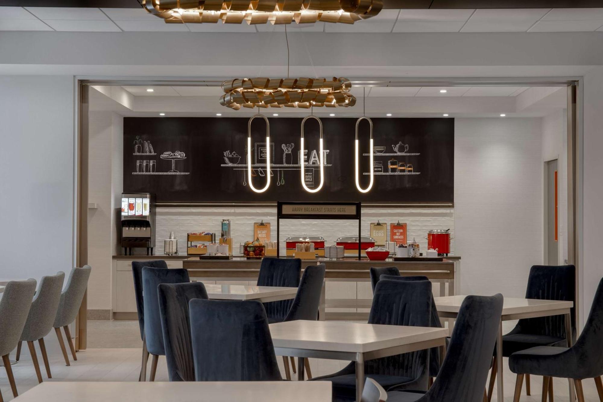 Hampton Inn By Hilton Winnipeg Downtown Екстер'єр фото